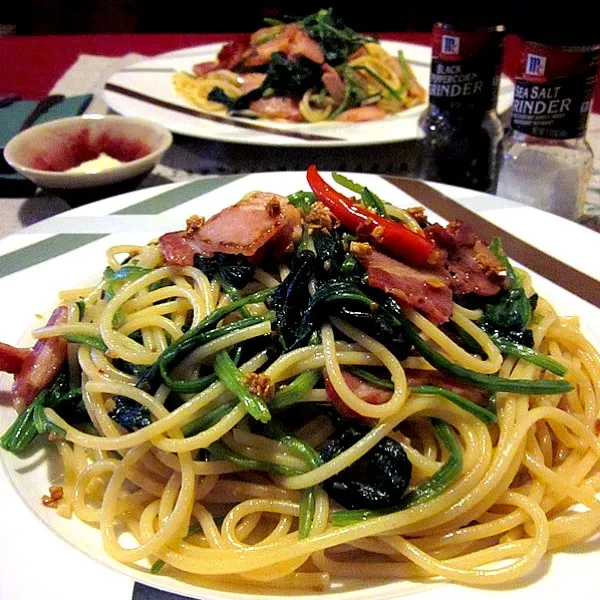 ほうれん草とベーコンのスパゲティ  Spaghetti bacon and spinach with chilli garlic oil|Keiさん