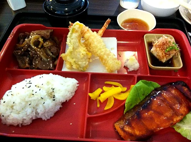 Salmon Teriyaki set with Yakiniku Beef|Fiona Leeさん