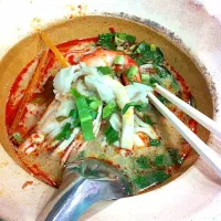 Snapdishの料理写真:ก๋วยเตี๋ยวต้มยำกุ้งน้ำข้น|Pongpunt cnxさん