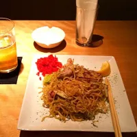 Snapdishの料理写真:ソースっていう店の塩焼きそば！うまい！レモン絞るともっとうまい！450円！|前山としおさん