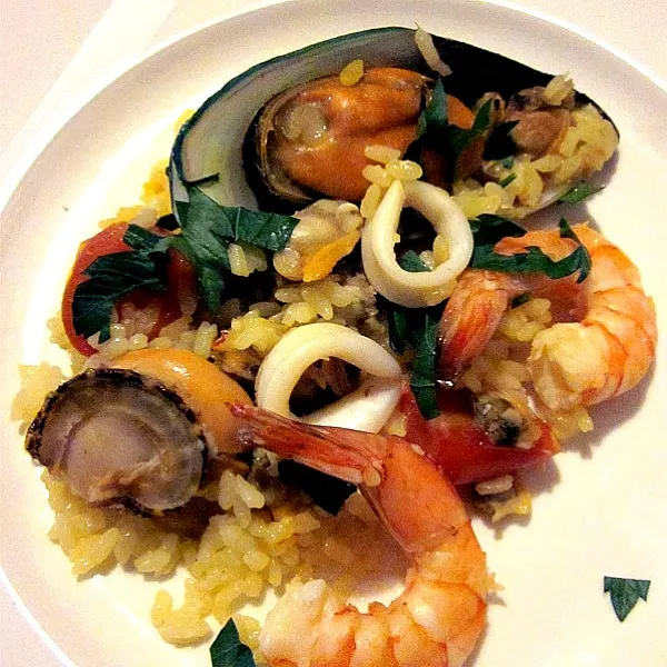 ご飯もアルデンテっぽく仕上がって、なかなかの出来でした。  Seafood Paella|Keiさん