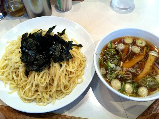 新宿のらぁめんほりうちにて、ざるらぁめん。麺少なめで。でも多いよ。。|TonyYamadaさん