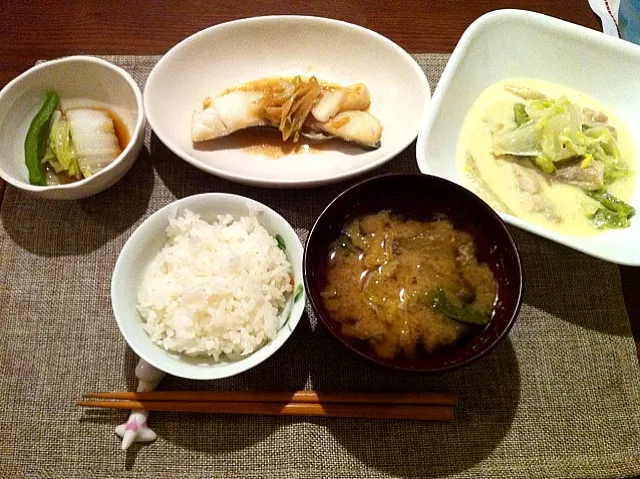 たけはる特製！たらの酒蒸しバター風味、チキンのクリーム煮、はくさいぽんず、茄子の味噌汁。。しあわせの味(>_<)|aichiさん