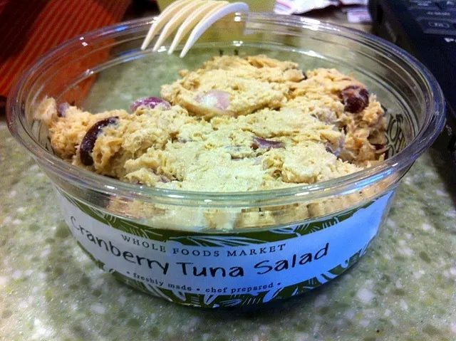 Snapdishの料理写真:Cranberry Tuna Salad|chan mitsuさん