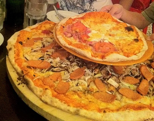 Snapdishの料理写真:Pizzas|sweetvoDkaさん