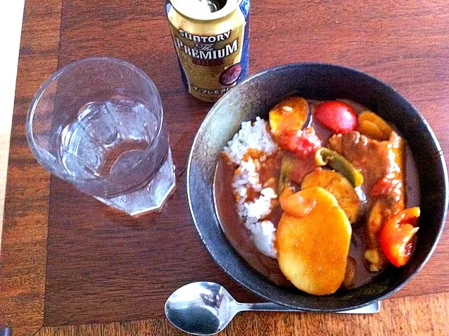 昨日の昼メシ、夏野菜カレー豚スペアリブ入り！毎日食べても飽きないな|tesasakiさん