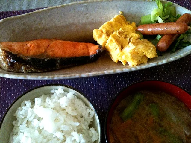 朝ごはん（焼鮭、卵焼きほか）|純さん