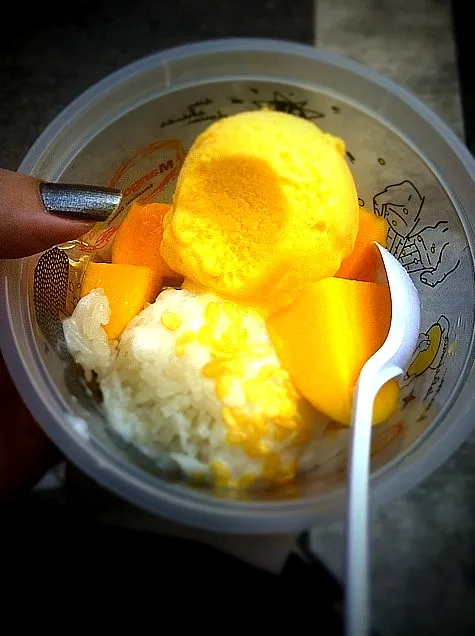 mango icecream with sweet sticky rice|nuttyさん