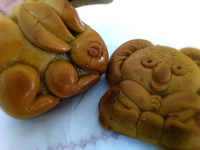 Snapdishの料理写真:Animal mooncakes|Jeremy Khooさん