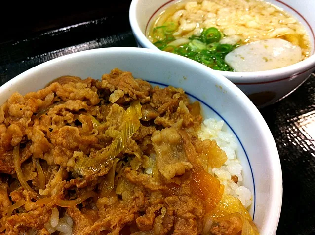 Snapdishの料理写真:腹ペコだー！がっつり牛丼、うどんセット食べちゃる！！|加嶋正洋さん