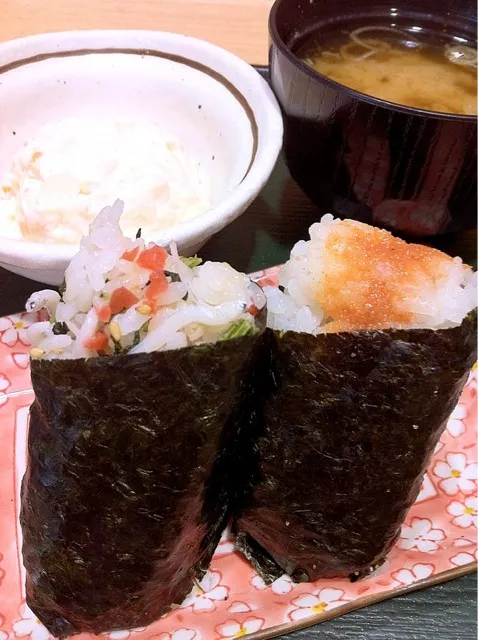 Snapdishの料理写真:Ａ定食（カリカリ梅とじゃこ＆明太子のおにぎり、ポテトサラダ、味噌汁）|Takashi H.さん