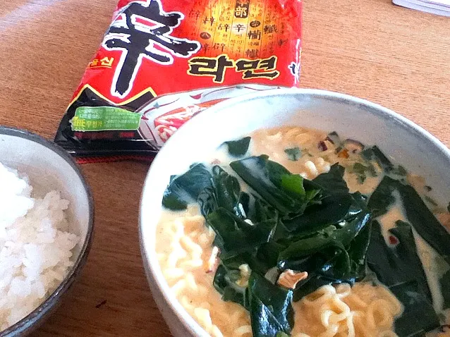 韓国の辛いラーメン。ミルクスープにしました( ´ ▽ ` )ﾉ|naeさん