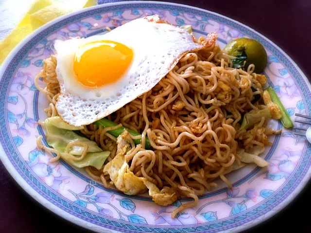 Snapdishの料理写真:fried maggie with egg|インインさん