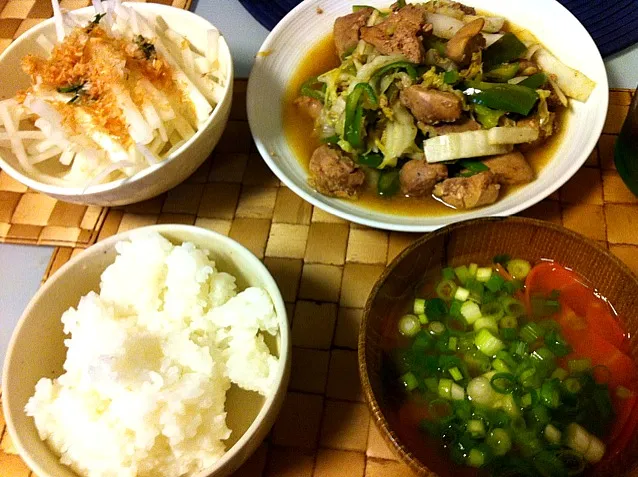 Snapdishの料理写真:今日のご飯。レバピー白菜炒め、大根サラダ、人参中華スープ。|Alicaさん