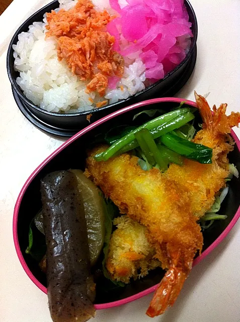 お弁当（エビフライ、煮物他）|あらいゆみこさん