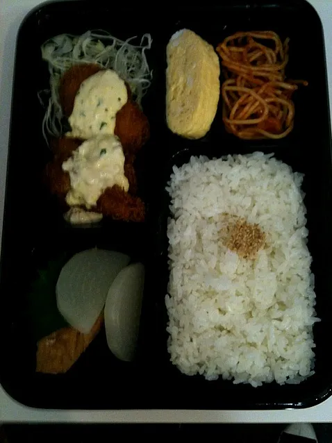 今日の日替り弁当、白身魚のフライ|setsukoさん