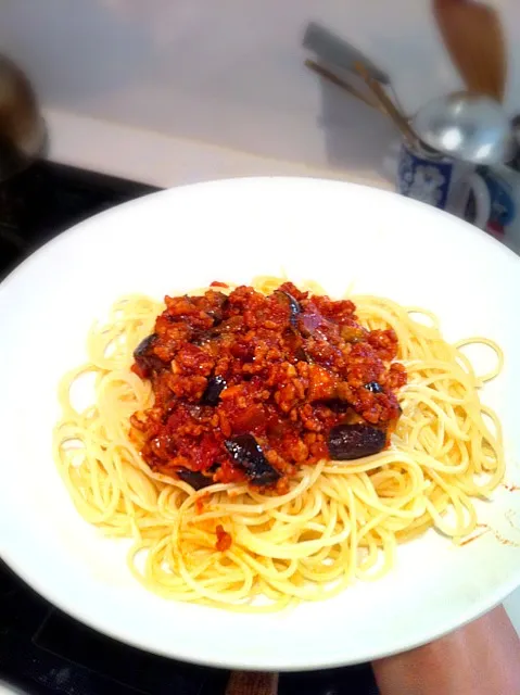 ナスとひき肉のトマトソースパスタ|でみあきさん