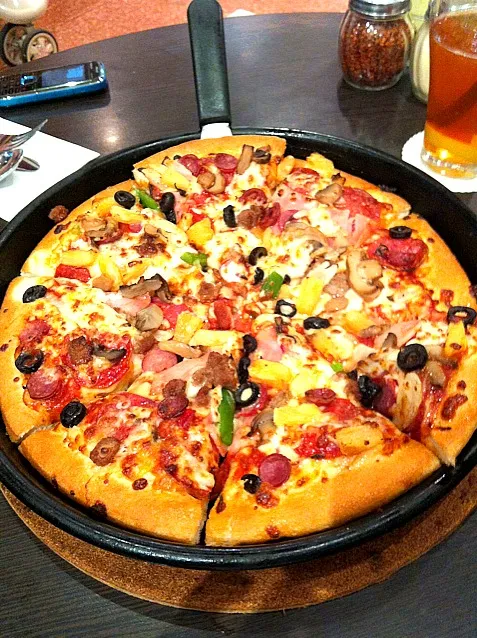 super supreme pan pizza.... weeeeee|christymさん