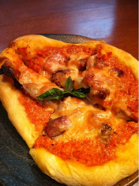 Snapdishの料理写真:roasted red pepper, manchego cheese & smoked chicken pizza|Chris Shannonさん