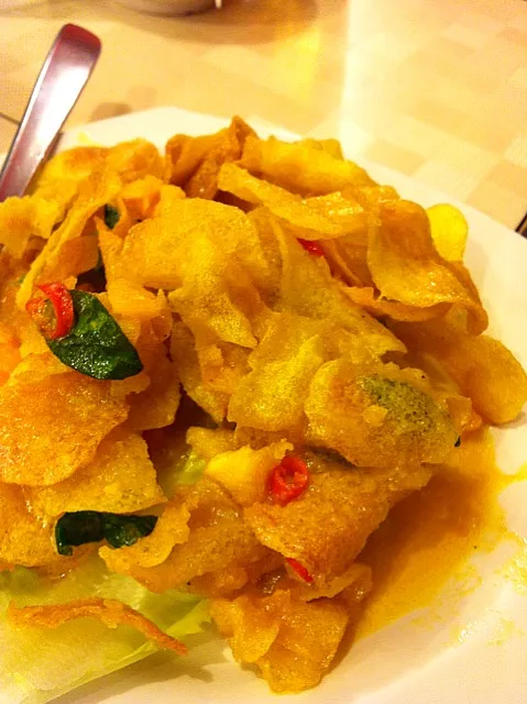 Potato Chips Glazed with Salted Egg Yolk.|MBさん