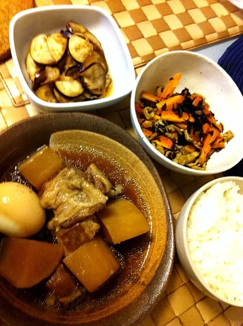 今日のご飯。塩豚の角煮、ひじき煮、茄子の浅漬け。|Alicaさん