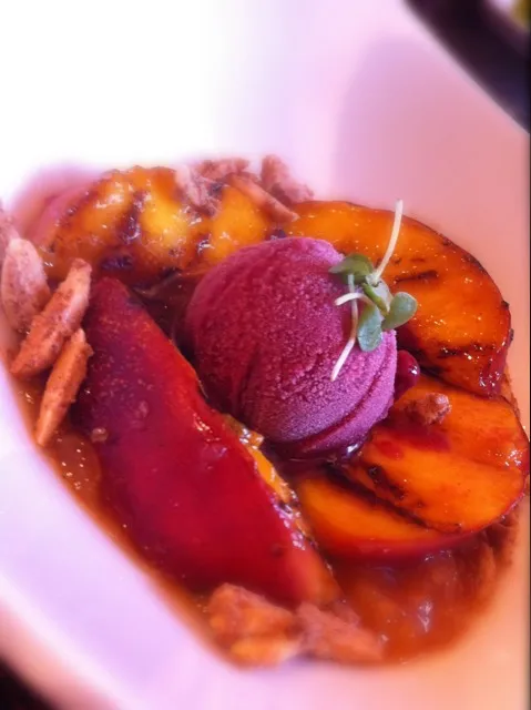 Grilled peaches with simple syrup and raspberry sorbet|jessさん