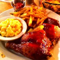 BBQ Chicken with Mac and Cheese and fried|Danyelle McBroomさん