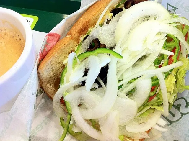 Snapdishの料理写真:本日の「得サブ」は、炭火テリ焼きチキン。タマゴをトッピングして。 #subwayjp #subwaypic|Takashi H.さん