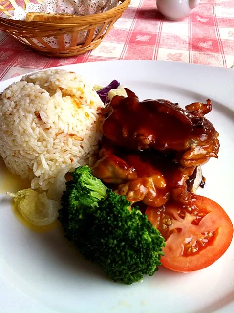 bbq boneless chicken with butter rice|Darren Loさん