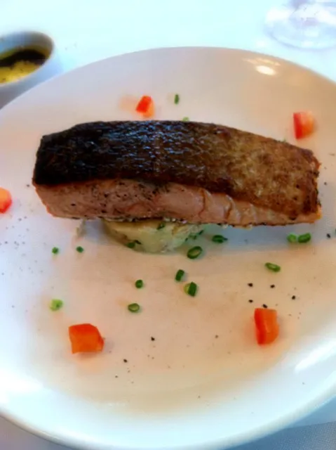 Crispy skin salman with crabmeat mash|karen limさん