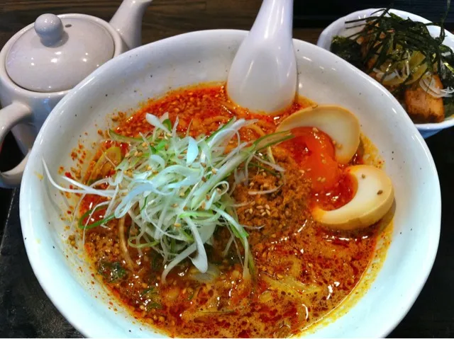 Snapdishの料理写真:激辛担々麺+ミニチャーシュー丼|Tumaranさん