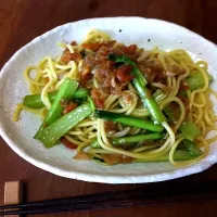 Snapdishの料理写真:残りもの各種＋期限切れの麺．|はまださん