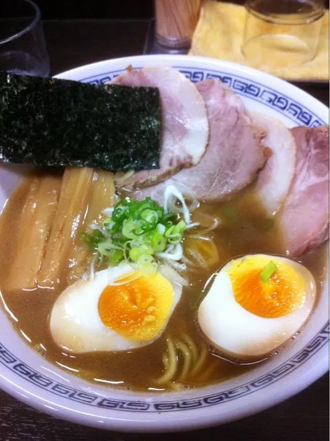 Snapdishの料理写真:焼き豚らーめん creamy soup ramen noodle w/ pork|chan mitsuさん