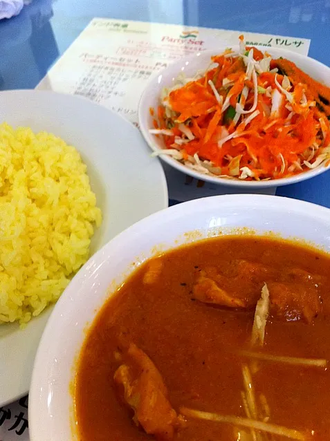 昼食 Aセット（チキンカレー、ご飯、サラダ）|よ〜んさん