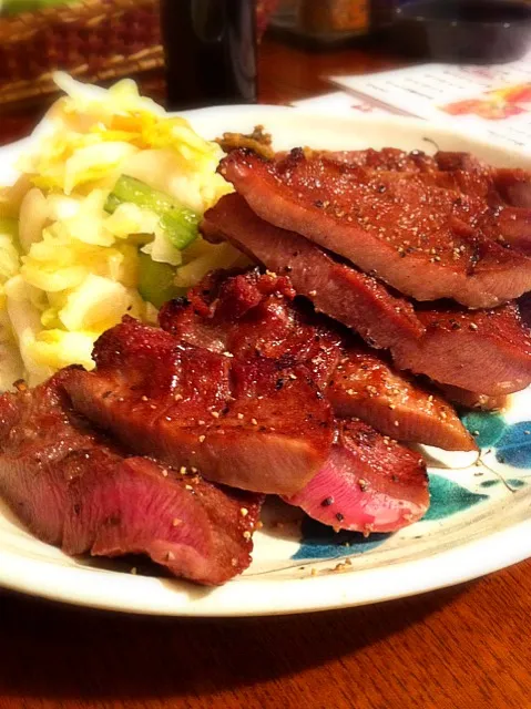 Snapdishの料理写真:今日はやたらとみんな牛タン食べてたから対抗してみた！！厚くて、柔らかい～！！！|Kazuさん