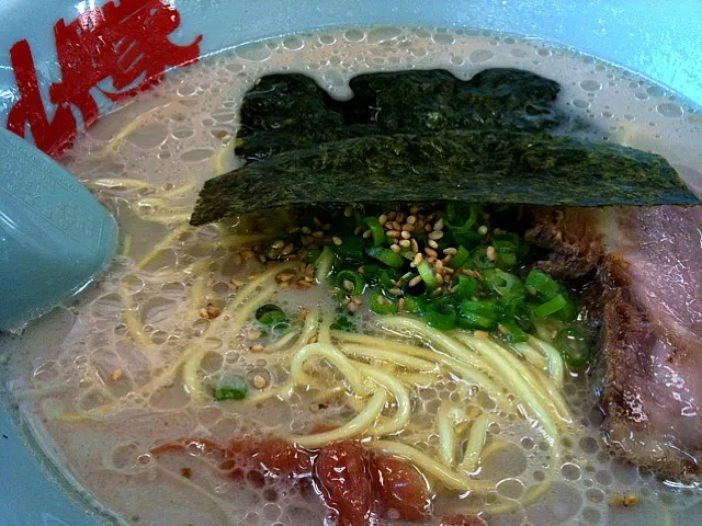 Snapdishの料理写真:朝ラーメンいただきまーす！|まいるさん