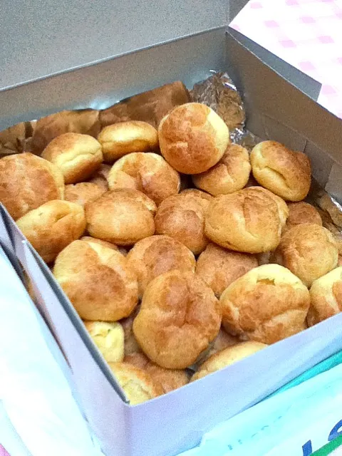 baked cream custard puffs for my colleagues for our last day of our event job. :))|myleneさん