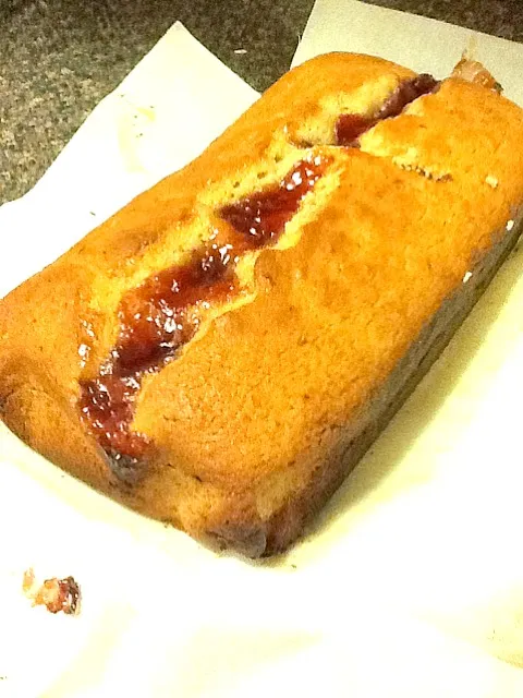 Snapdishの料理写真:いちごジャムのパウンドケーキー a pound cake with strawberry jamー|Yu Tamuraさん