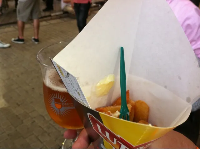 belgian pomme frittes & la chouffe|Chris Shannonさん