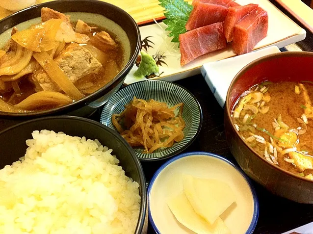 肉豆腐とマグロのお刺身定食(^｡^)|加嶋正洋さん