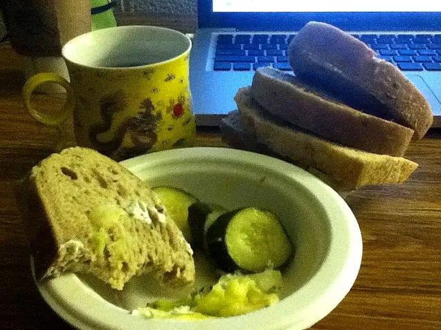 homemade breads, homemade garlic butter and homemade pickles|connieさん