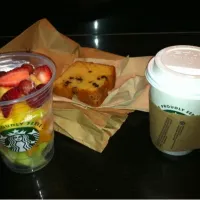 Snapdishの料理写真:breakfast at inside starbucks.|Eito Nagaiさん