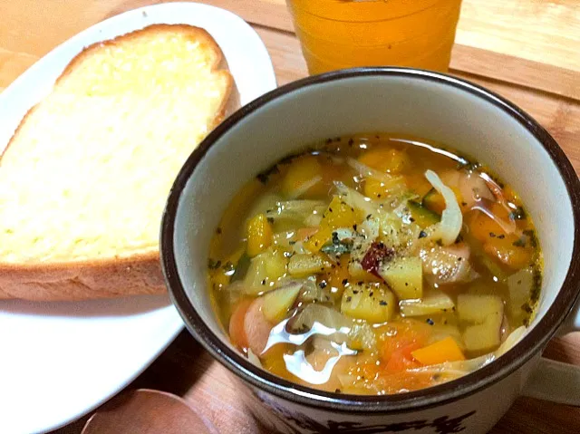 チーズトーストと野菜たっぷりスープ|Nilsさん