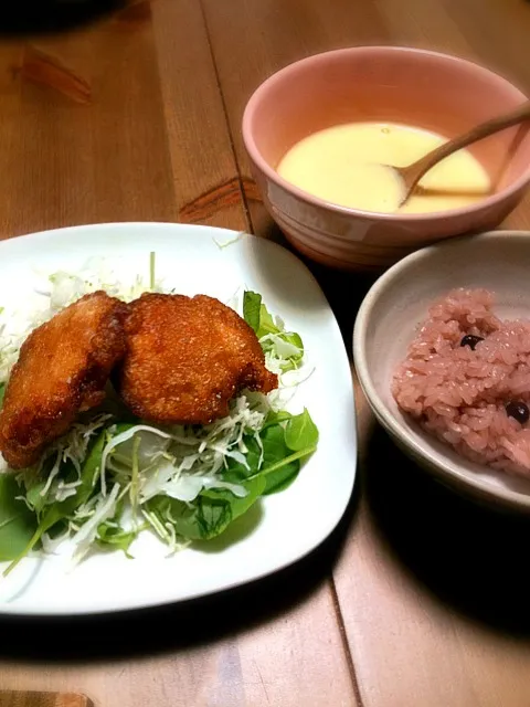 Snapdishの料理写真:鶏の竜田揚げ コーンスープ 赤飯|ちえさん