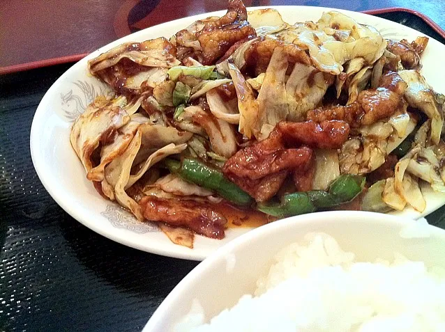 回鍋肉定食。味が濃くてごはんがすすむすすむ。|hirotomoさん