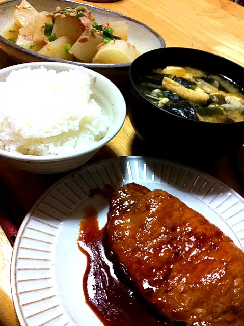 晩ご飯:豚の照り焼きと大根の煮物|Nilsさん