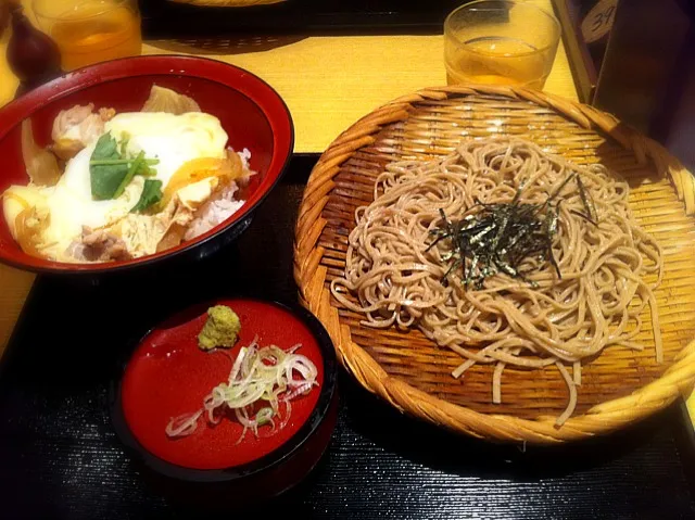 Snapdishの料理写真:名古屋コーチンの親子丼セットざるそば|TOMOさん