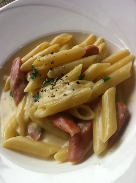 Penne With Sausage and Cream Sauce|MUImui Apikallayaさん