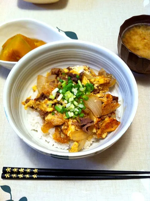 卵とじキムチ牛丼|つゆともさん