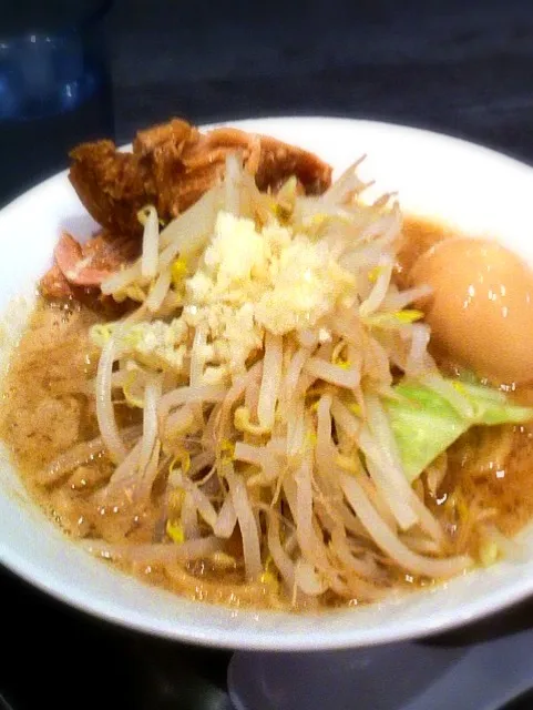 今日も出張帰りにジャンクガレッジ。今回は豚骨ラーメン。#ラーメン|gen katoさん